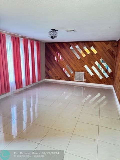 Vendido Recientemente: $439,999 (3 camas, 2 baños, 1478 Pies cuadrados)