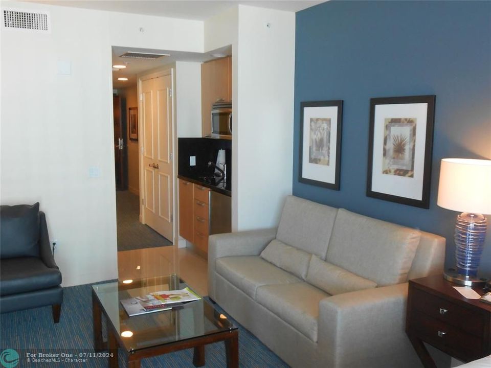 For Sale: $225,000 (1 beds, 1 baths, 533 Square Feet)