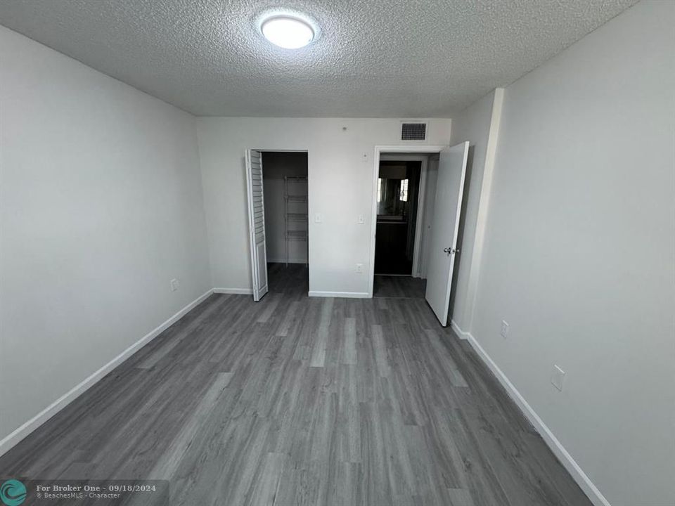 For Rent: $1,875 (2 beds, 1 baths, 834 Square Feet)