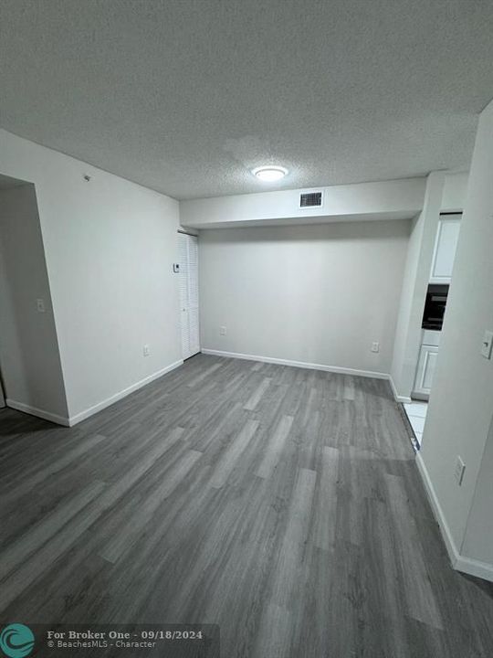 For Rent: $1,875 (2 beds, 1 baths, 834 Square Feet)