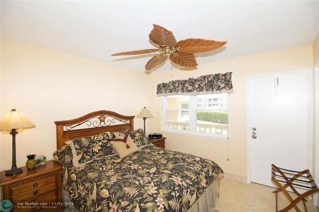 For Sale: $269,000 (2 beds, 2 baths, 888 Square Feet)