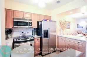 For Sale: $269,000 (2 beds, 2 baths, 888 Square Feet)