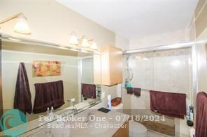 For Sale: $269,000 (2 beds, 2 baths, 888 Square Feet)