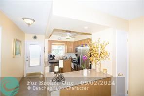 For Sale: $269,000 (2 beds, 2 baths, 888 Square Feet)