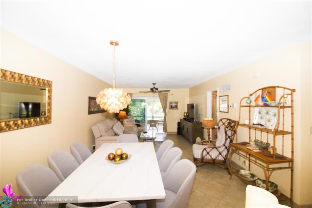 For Sale: $269,000 (2 beds, 2 baths, 888 Square Feet)