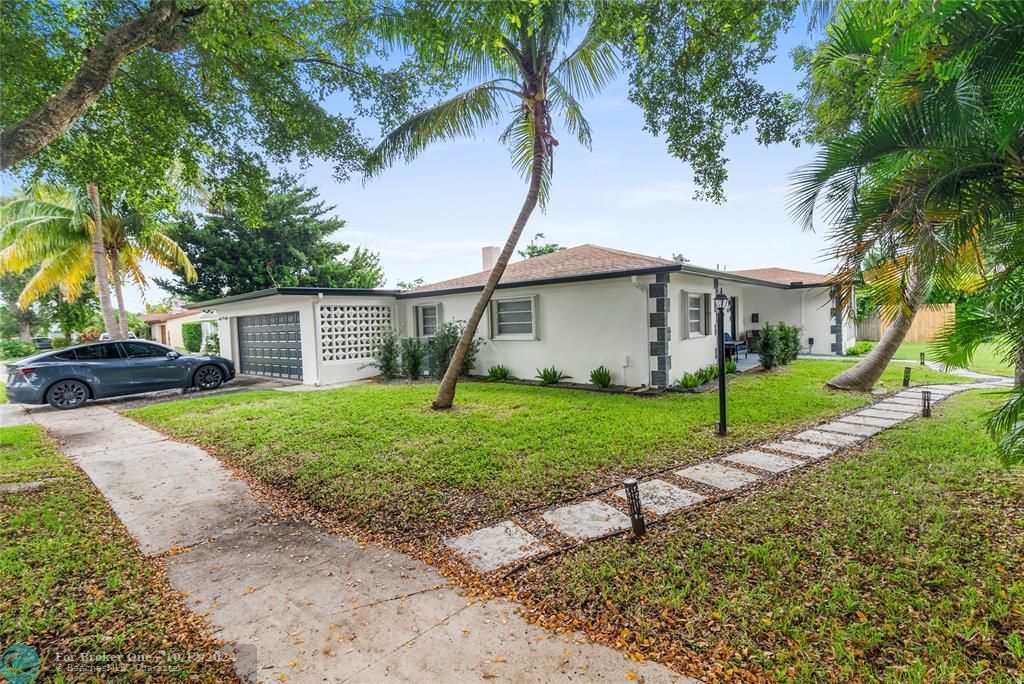 For Sale: $949,888 (4 beds, 2 baths, 1808 Square Feet)