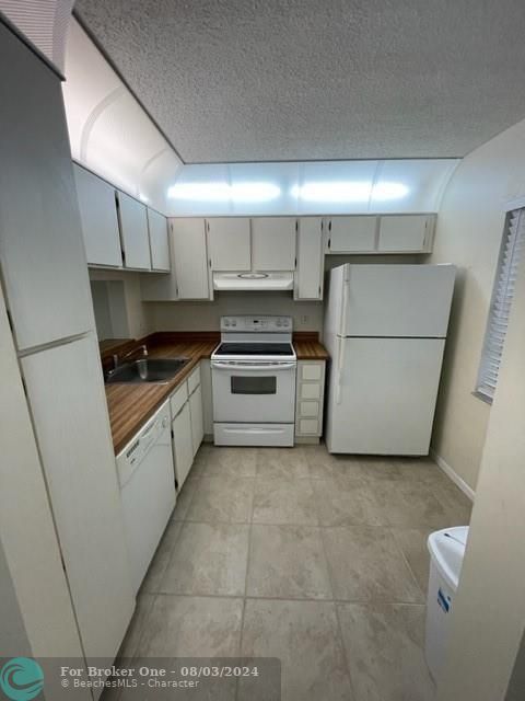 Active With Contract: $1,650 (1 beds, 1 baths, 0 Square Feet)