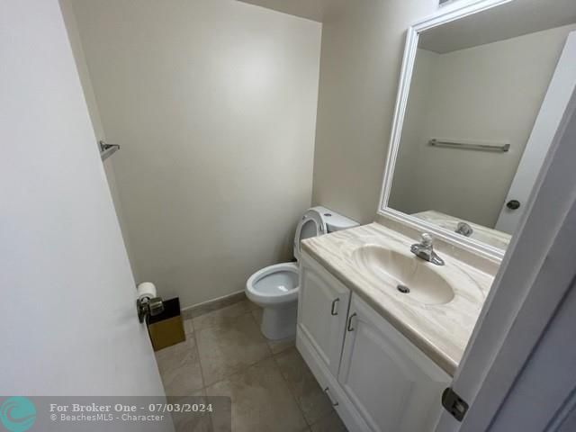 Active With Contract: $1,650 (1 beds, 1 baths, 0 Square Feet)
