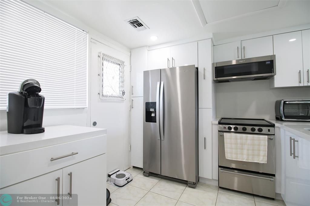Recently Rented: $1,800 (1 beds, 1 baths, 800 Square Feet)