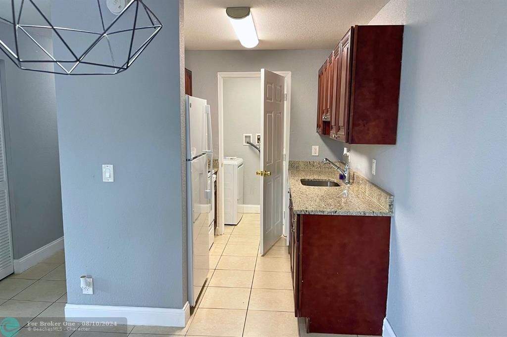 For Sale: $3,000 (3 beds, 2 baths, 1126 Square Feet)