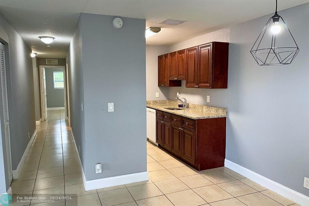 For Sale: $3,000 (3 beds, 2 baths, 1126 Square Feet)