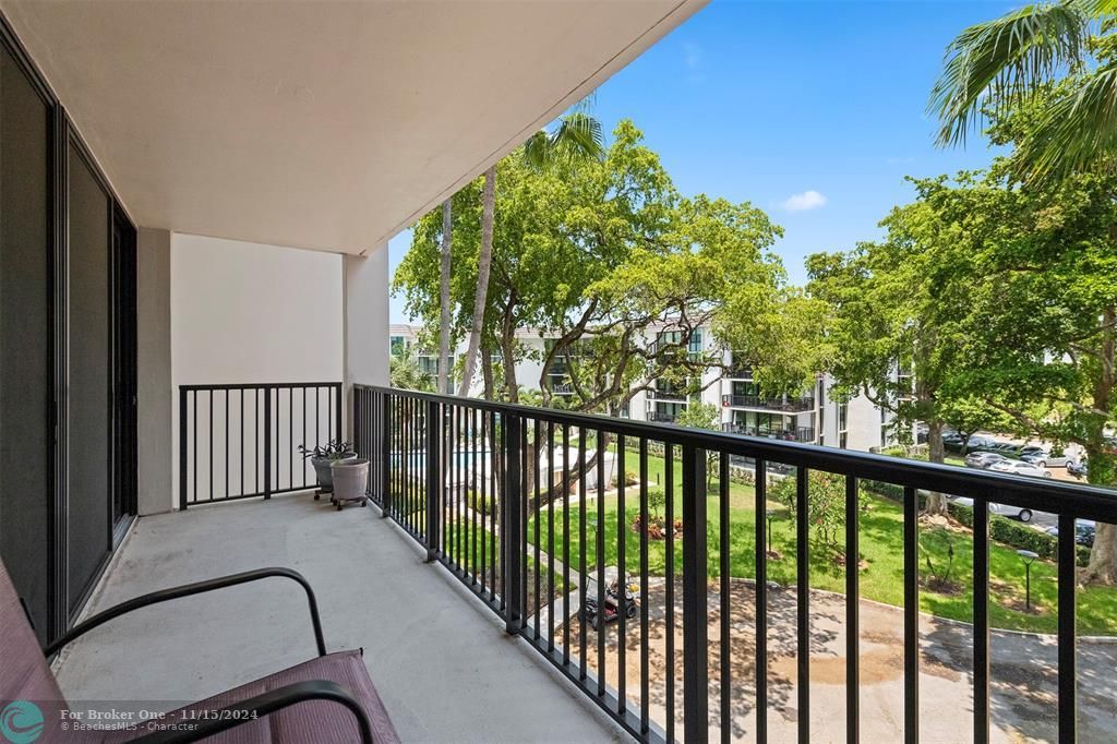 Active With Contract: $2,200 (1 beds, 1 baths, 900 Square Feet)