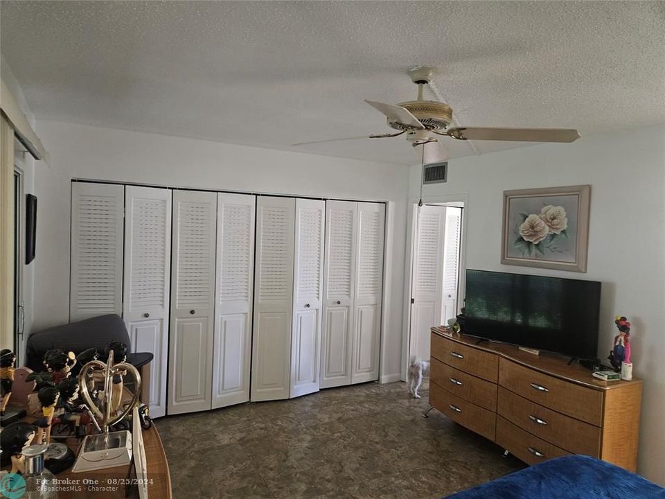 For Sale: $115,000 (1 beds, 1 baths, 715 Square Feet)