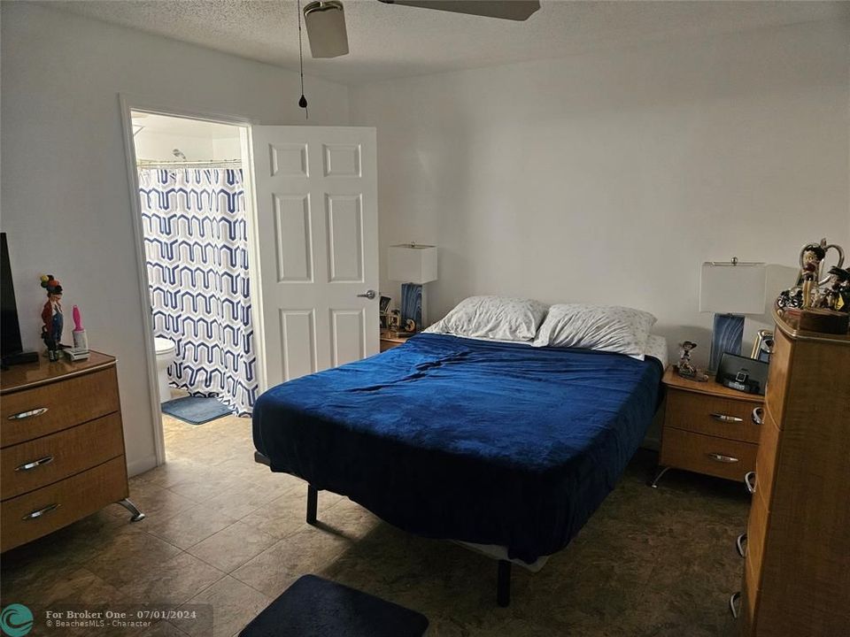 For Sale: $115,000 (1 beds, 1 baths, 715 Square Feet)