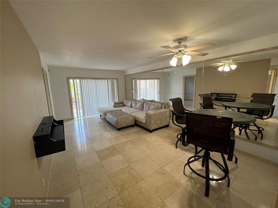 For Sale: $251,800 (2 beds, 2 baths, 1050 Square Feet)