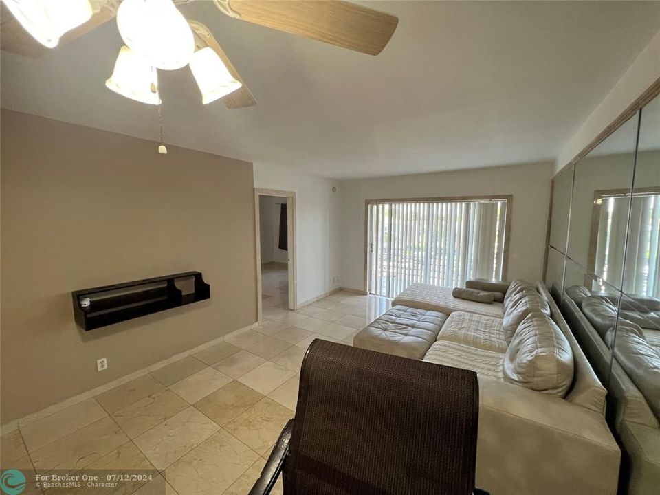 For Sale: $251,800 (2 beds, 2 baths, 1050 Square Feet)