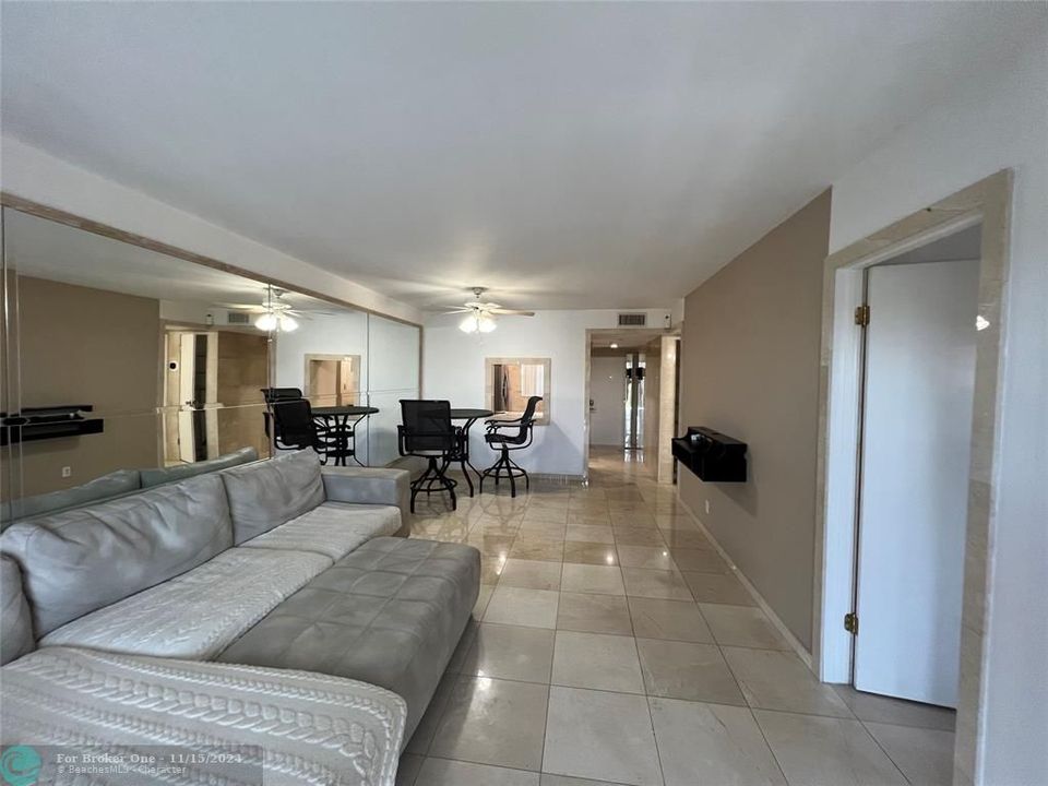 For Sale: $251,800 (2 beds, 2 baths, 1050 Square Feet)