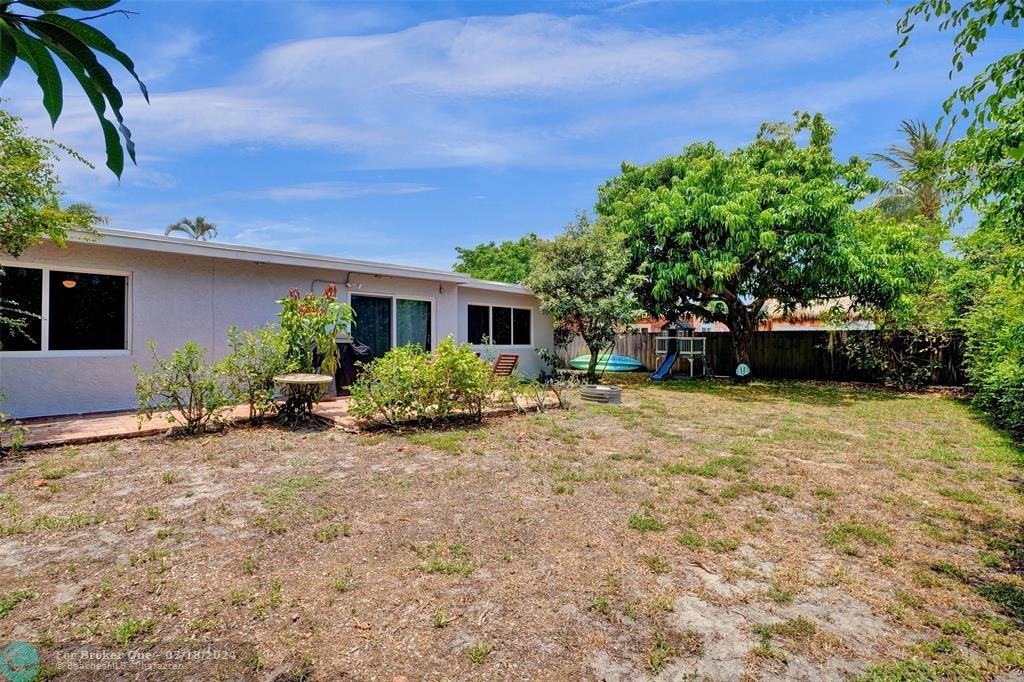 For Sale: $660,000 (4 beds, 2 baths, 1742 Square Feet)