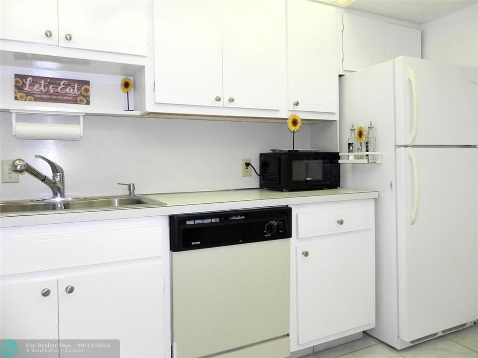 For Sale: $193,000 (2 beds, 2 baths, 1216 Square Feet)