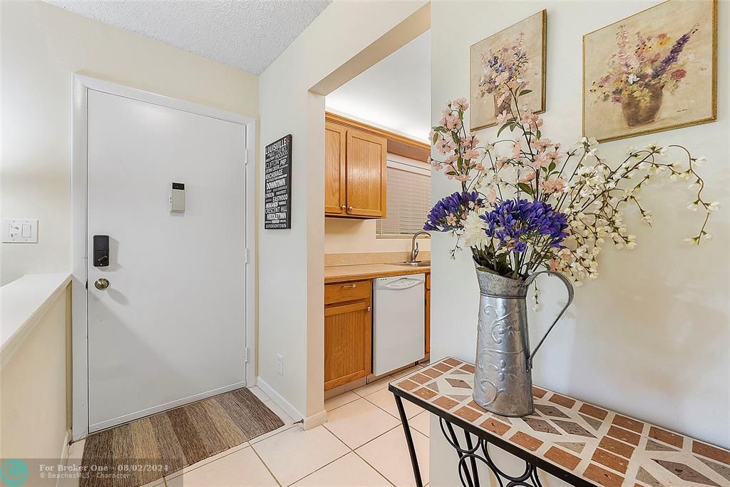 For Sale: $329,000 (2 beds, 2 baths, 1107 Square Feet)