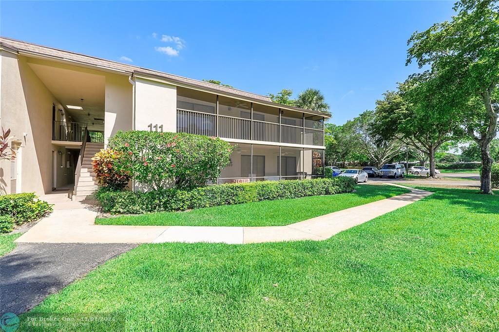 Active With Contract: $329,000 (2 beds, 2 baths, 1107 Square Feet)