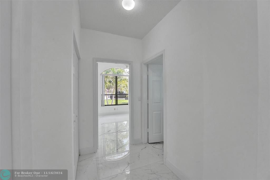 En Venta: $925,000 (3 camas, 2 baños, 2233 Pies cuadrados)