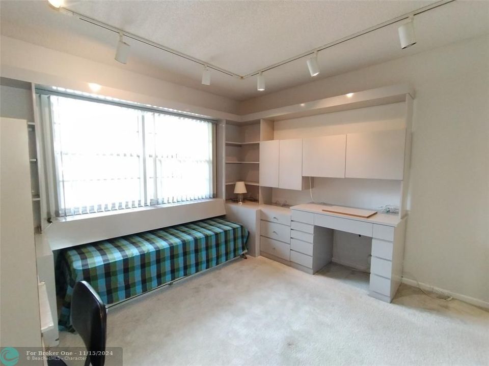 For Sale: $197,000 (2 beds, 2 baths, 1186 Square Feet)