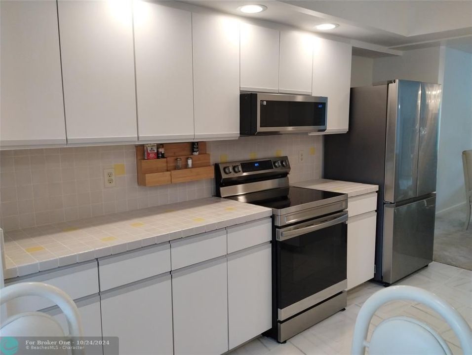 For Sale: $197,000 (2 beds, 2 baths, 1186 Square Feet)