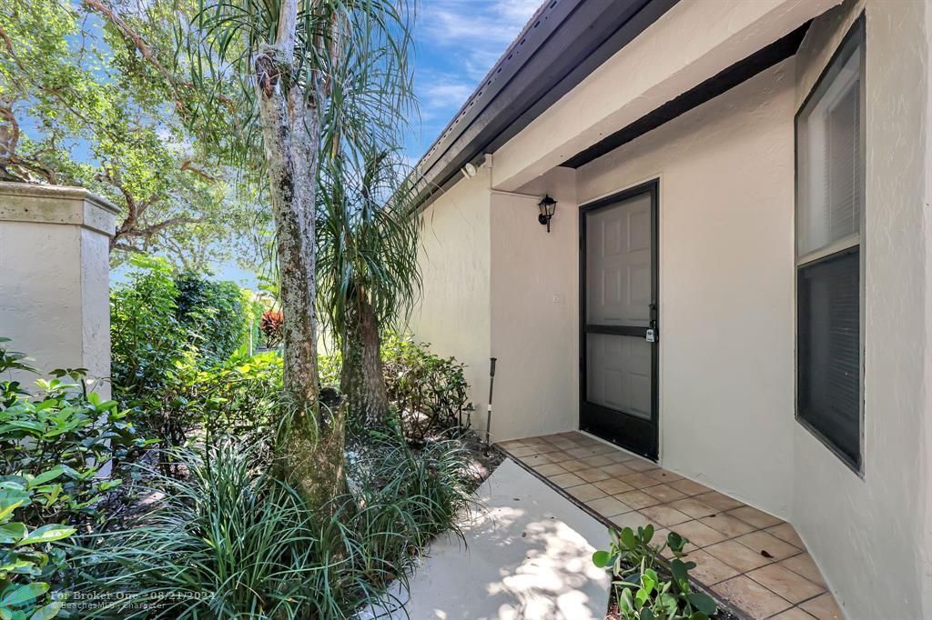 Active With Contract: $649,900 (3 beds, 2 baths, 1585 Square Feet)