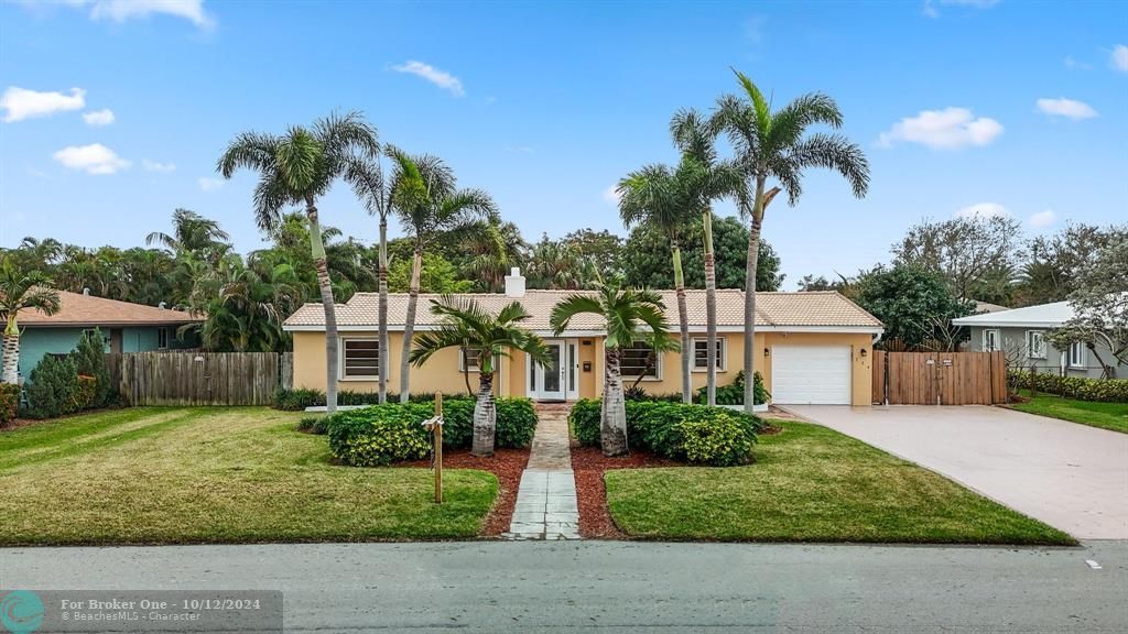 For Sale: $699,000 (3 beds, 3 baths, 1832 Square Feet)