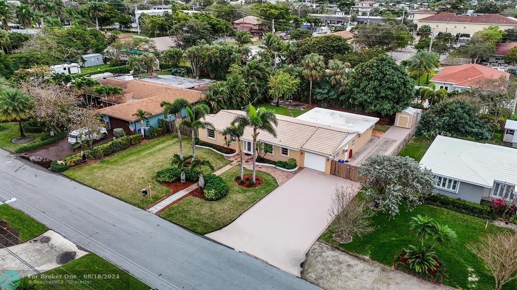 For Sale: $699,000 (3 beds, 3 baths, 1832 Square Feet)