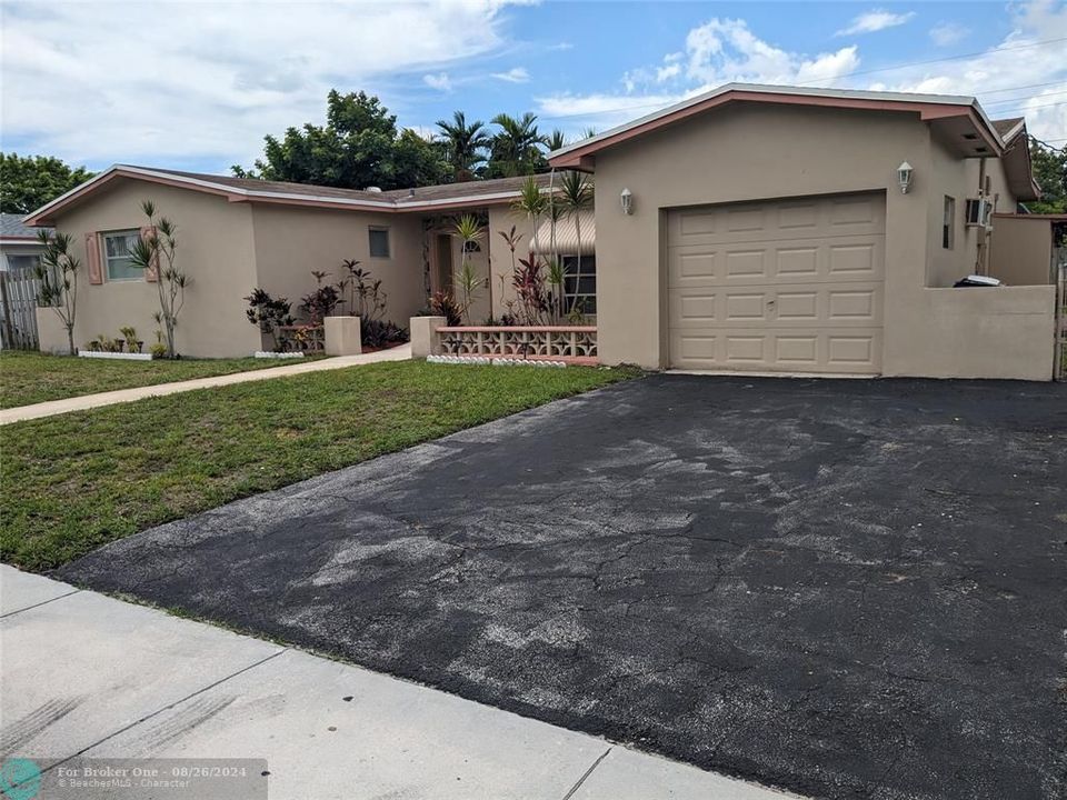 For Sale: $605,000 (3 beds, 2 baths, 1694 Square Feet)