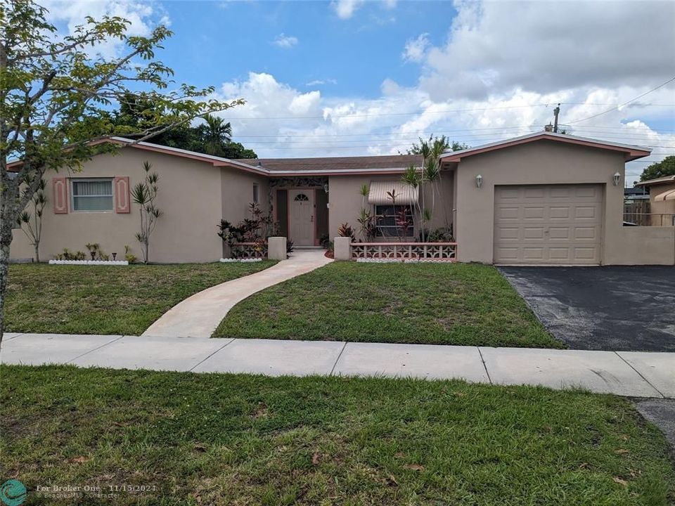 For Sale: $605,000 (3 beds, 2 baths, 1694 Square Feet)