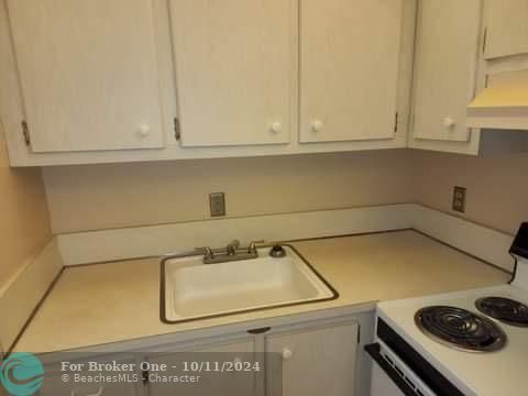 For Sale: $110,000 (1 beds, 1 baths, 650 Square Feet)