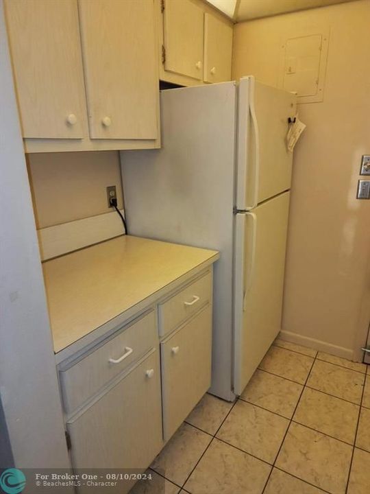 For Sale: $110,000 (1 beds, 1 baths, 650 Square Feet)