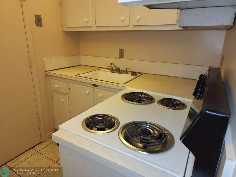 For Sale: $110,000 (1 beds, 1 baths, 650 Square Feet)