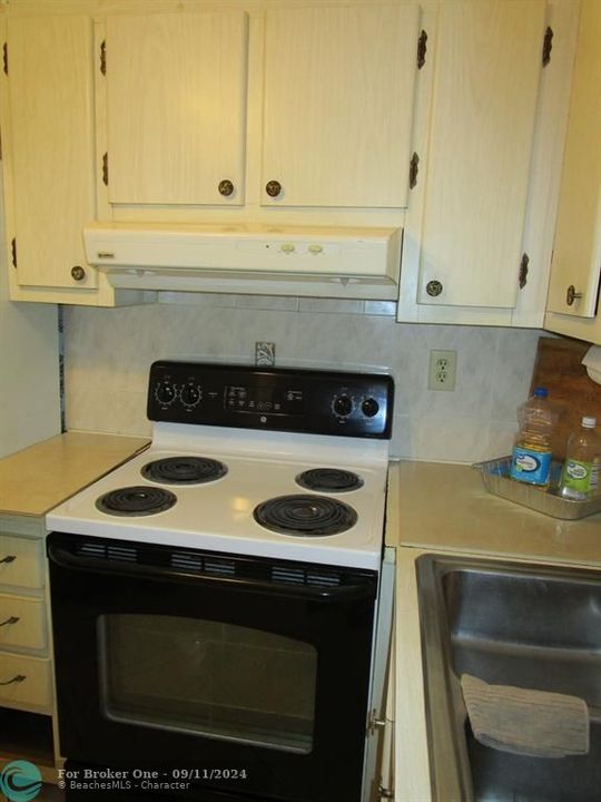 Recently Rented: $1,900 (2 beds, 1 baths, 850 Square Feet)