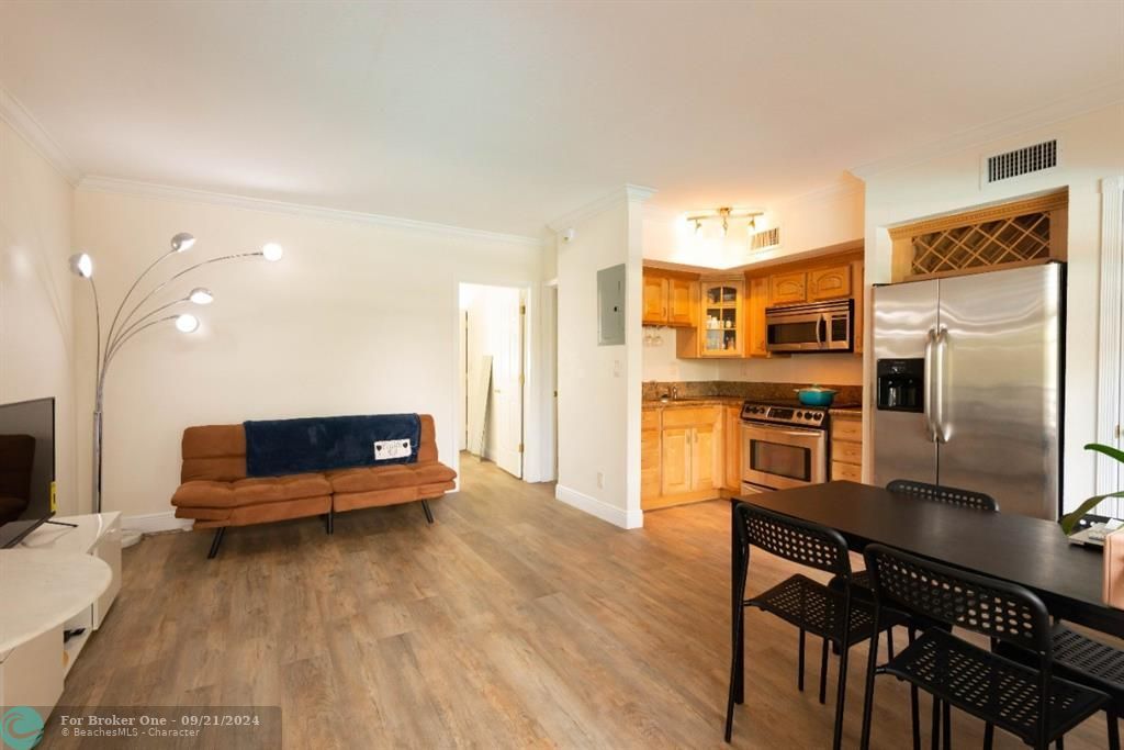 For Rent: $1,900 (1 beds, 1 baths, 470 Square Feet)