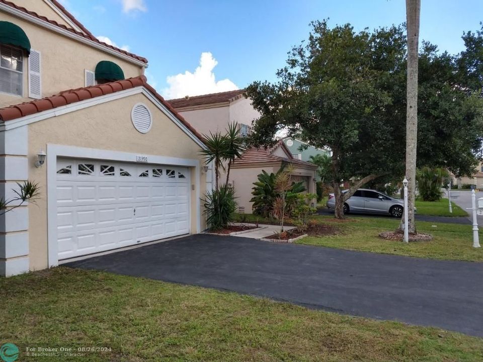 For Sale: $635,000 (3 beds, 2 baths, 2087 Square Feet)