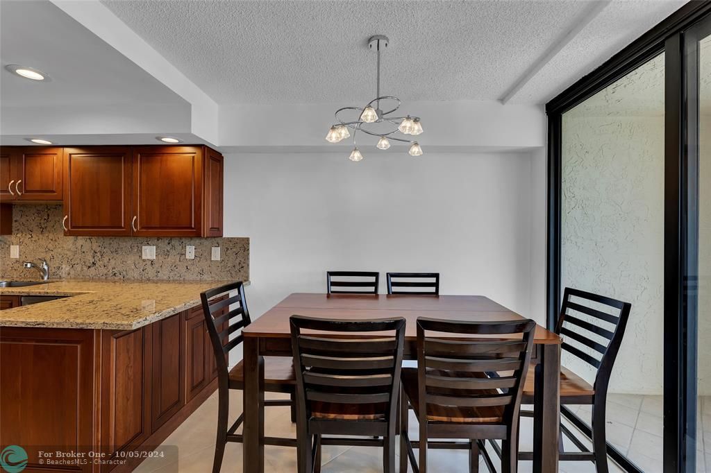 Vendido Recientemente: $749,000 (3 camas, 2 baños, 2200 Pies cuadrados)