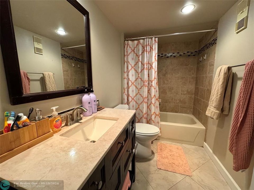 Recently Sold: $305,000 (2 beds, 2 baths, 1385 Square Feet)