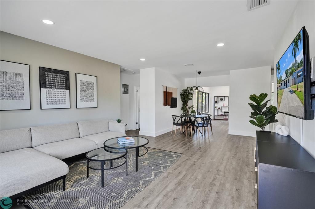 Recently Sold: $585,000 (3 beds, 2 baths, 1405 Square Feet)