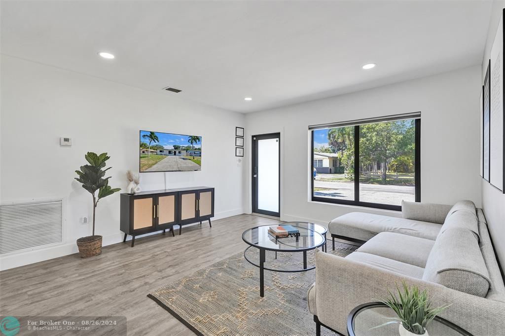 Recently Sold: $585,000 (3 beds, 2 baths, 1405 Square Feet)