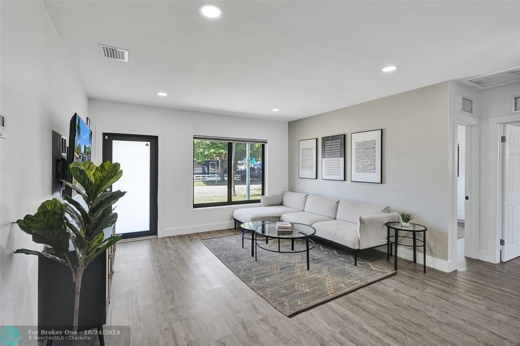 Active With Contract: $585,000 (3 beds, 2 baths, 1405 Square Feet)