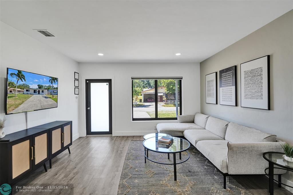 Active With Contract: $585,000 (3 beds, 2 baths, 1405 Square Feet)