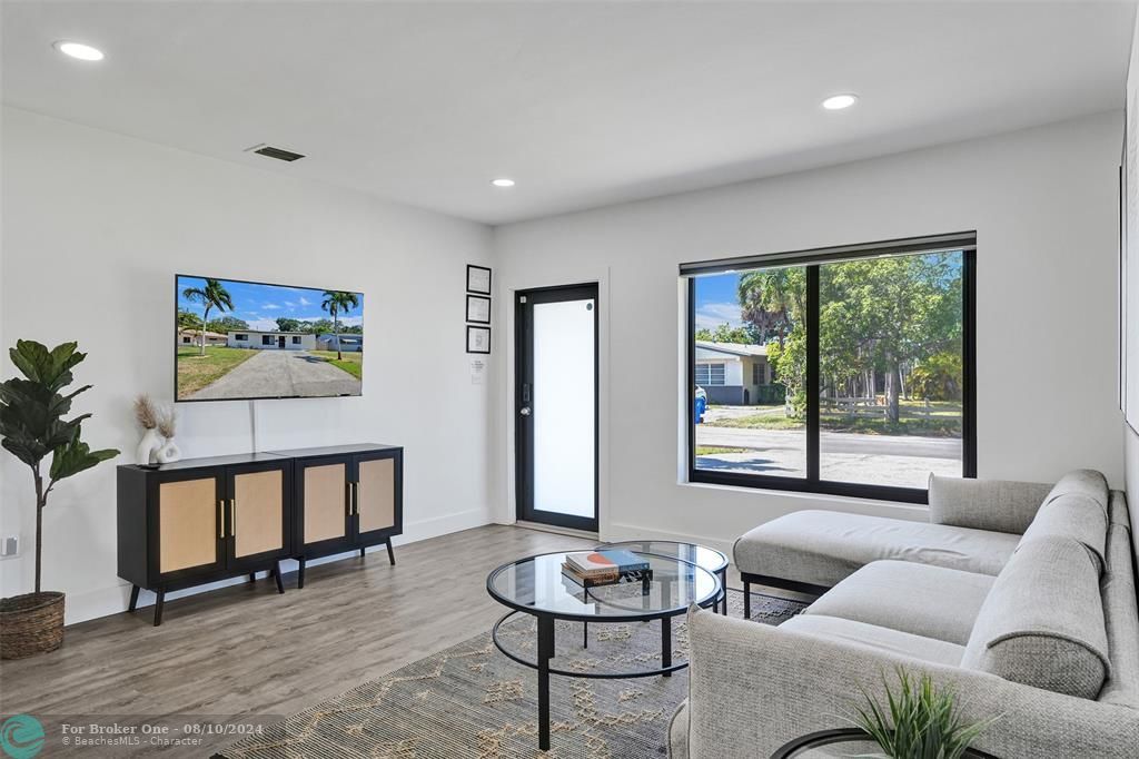 Recently Sold: $585,000 (3 beds, 2 baths, 1405 Square Feet)