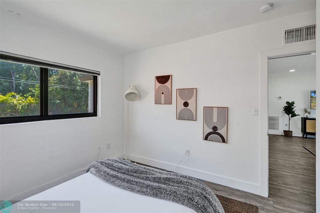 Recently Sold: $585,000 (3 beds, 2 baths, 1405 Square Feet)