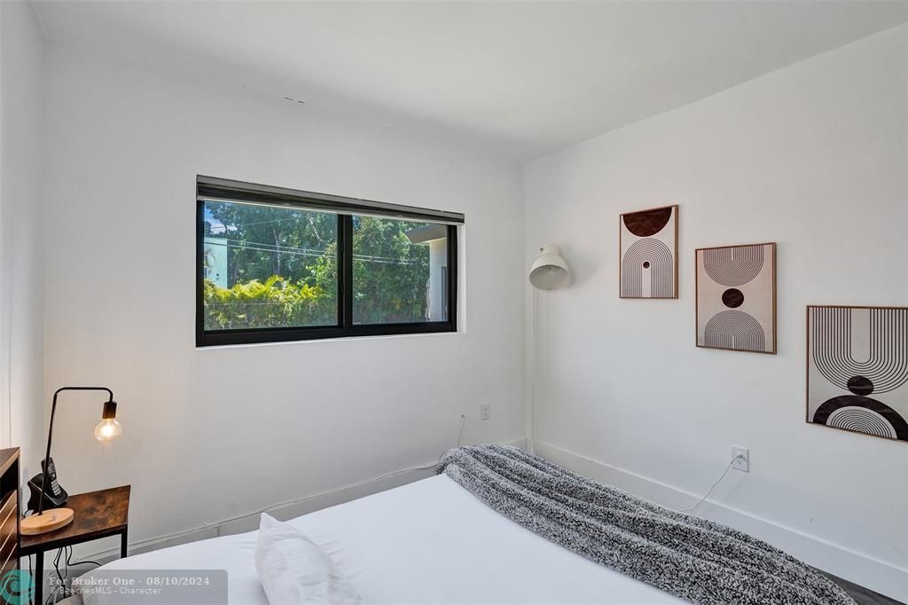 Active With Contract: $585,000 (3 beds, 2 baths, 1405 Square Feet)