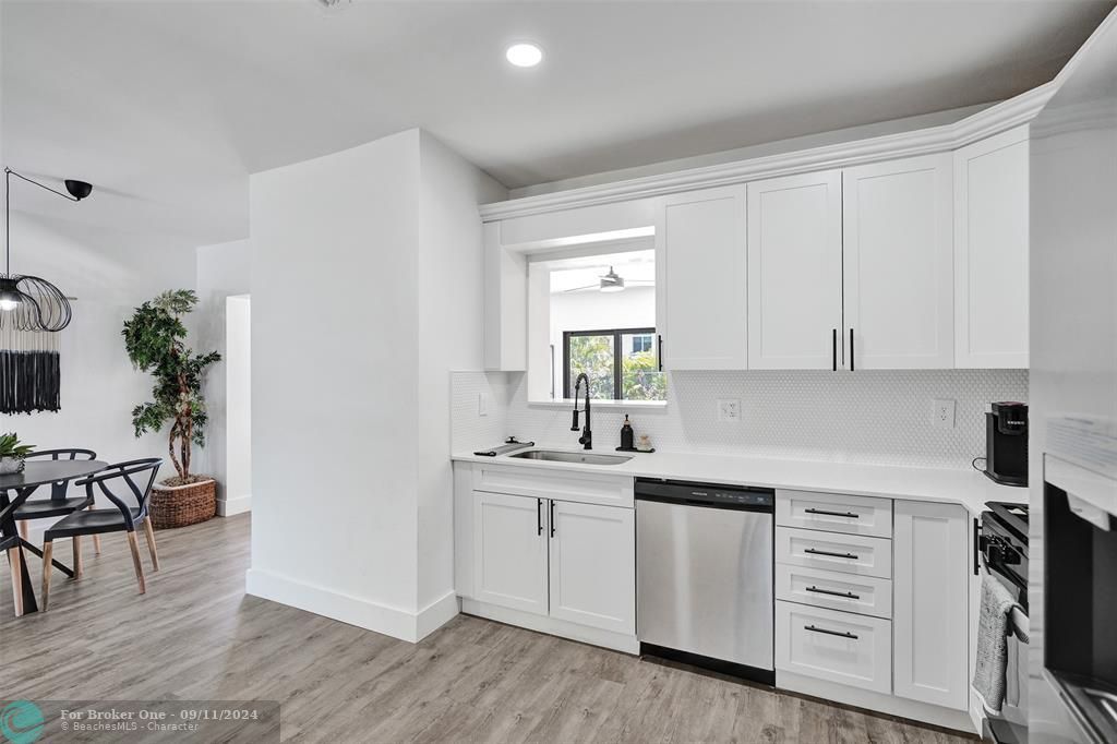 Recently Sold: $585,000 (3 beds, 2 baths, 1405 Square Feet)