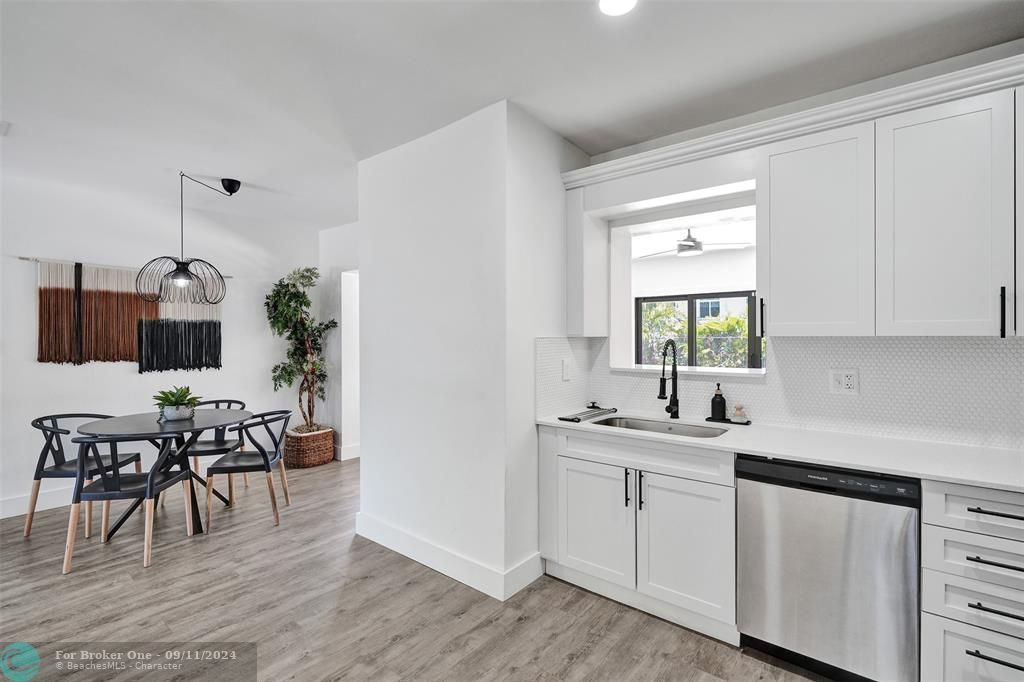 Active With Contract: $585,000 (3 beds, 2 baths, 1405 Square Feet)